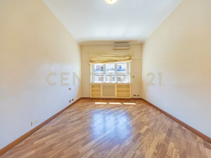 Immagine 46 di Trilocale in vendita  in Via Bevagna 56 a Roma