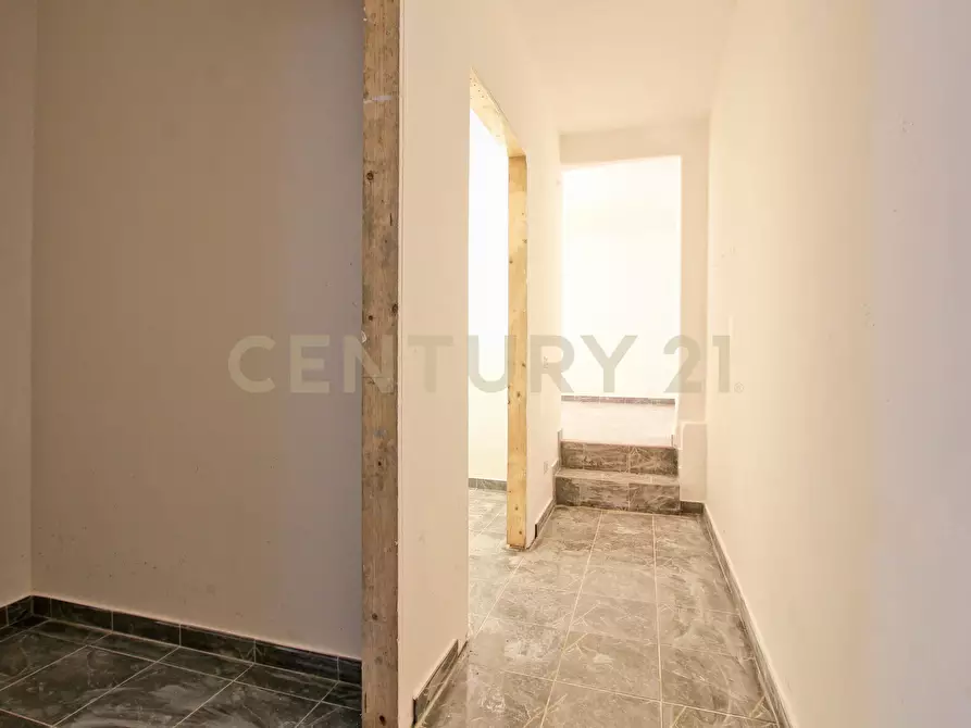 Immagine 17 di Locale commerciale in vendita  in Via Ruggero Fauro 21 a Roma