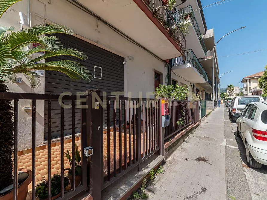 Immagine 4 di Locale commerciale in vendita  in Via Mario Rapisardi 20 a Fiumefreddo Di Sicilia