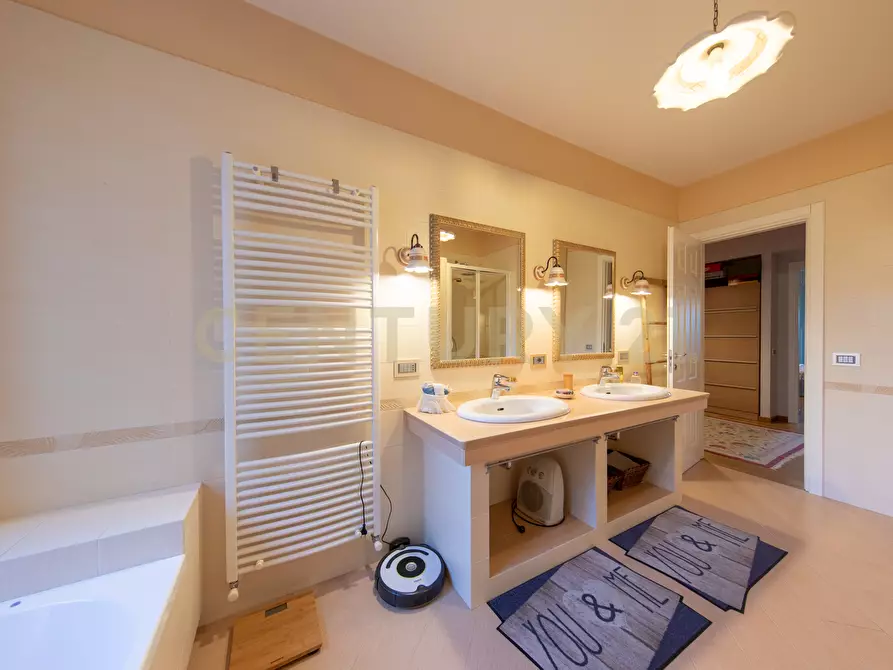 Immagine 31 di Quadrilocale in vendita  in Viale Ippocrate 116 a Roma