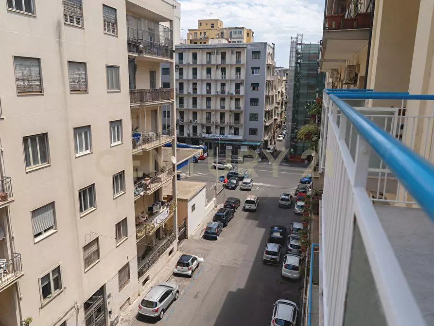 Immagine 40 di Quadrilocale in affitto  in Via Genova 64 a Catania