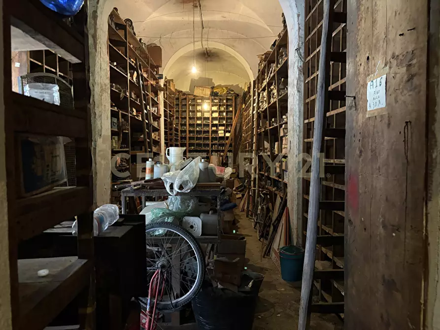 Immagine 37 di Locale commerciale in vendita  in Via 6 Aprile 59 a Catania