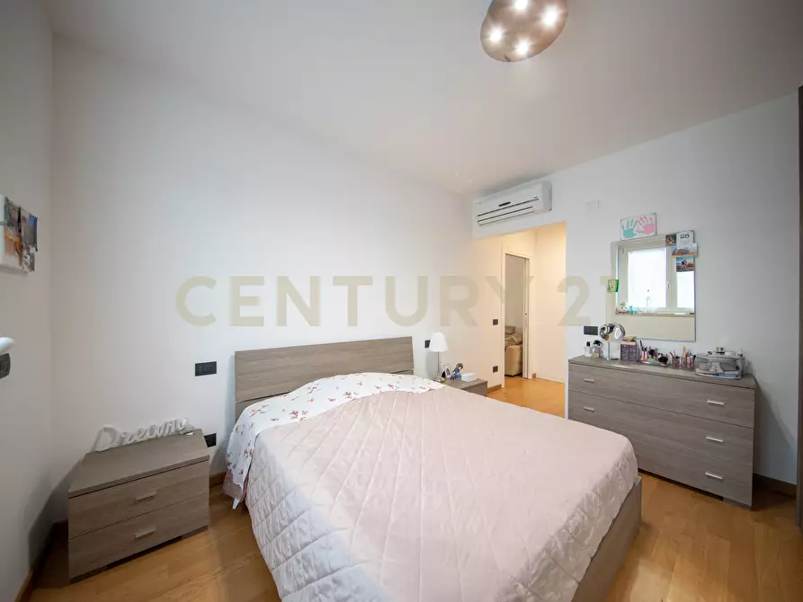 Immagine 9 di Bilocale in vendita  in Via Isotta Gaeta 15 a Roma