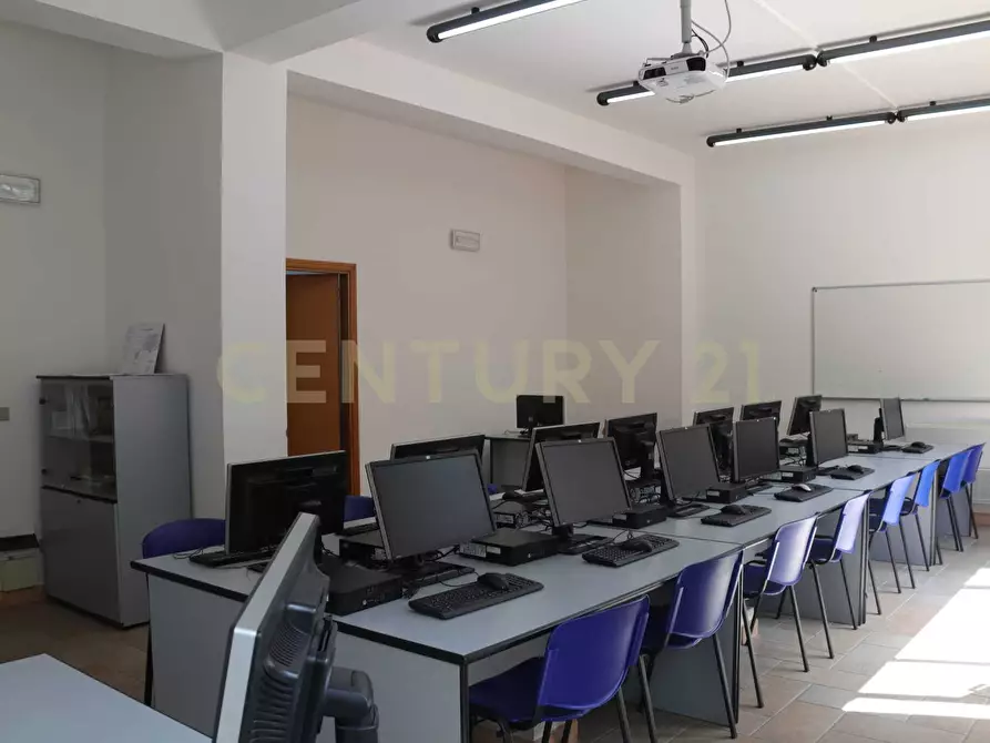 Immagine 36 di Attività commerciale in vendita  in Via Enrico Mattei 12 a Enna