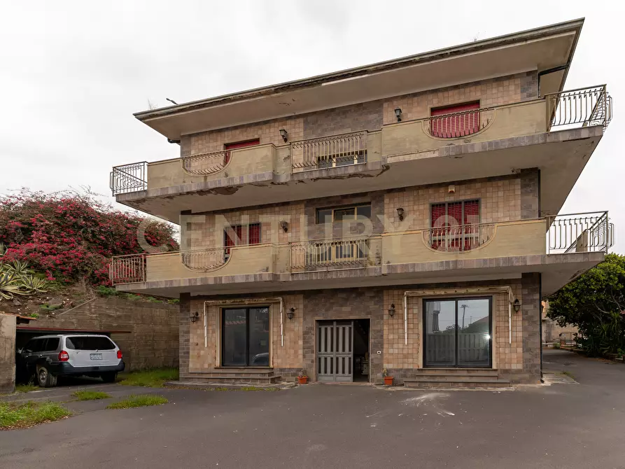 Immagine 3 di Villa in vendita  in Via delle Camelie 20 a Misterbianco