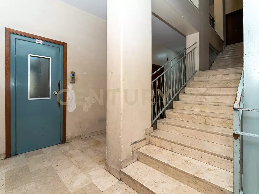 Immagine 11 di Pentalocale in vendita  in Via Due Obelischi 48 a Gravina Di Catania