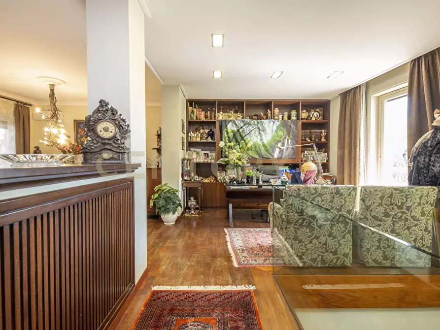 Immagine 8 di Pentalocale in vendita  in Viale Lorenzo Bolano 45 a Catania