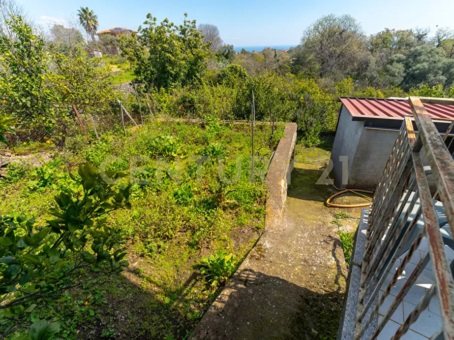 Immagine 33 di Villa in vendita  in Via Ramondetta 47 a Aci Sant'antonio