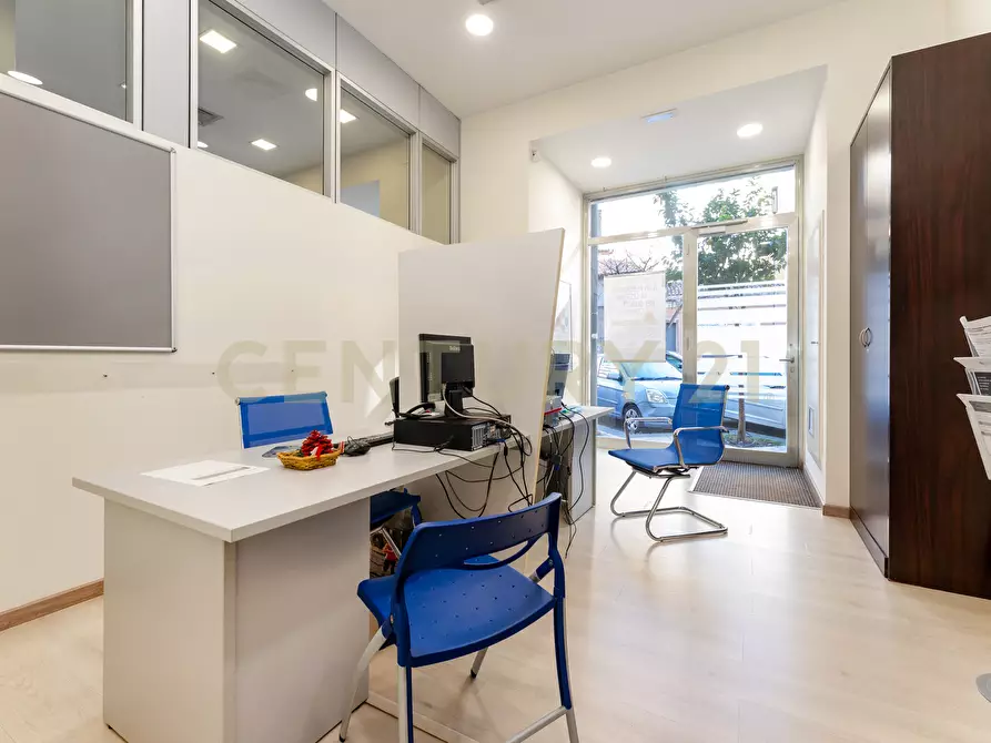 Immagine 30 di Locale commerciale in vendita  in Corso delle Province 23 a Catania