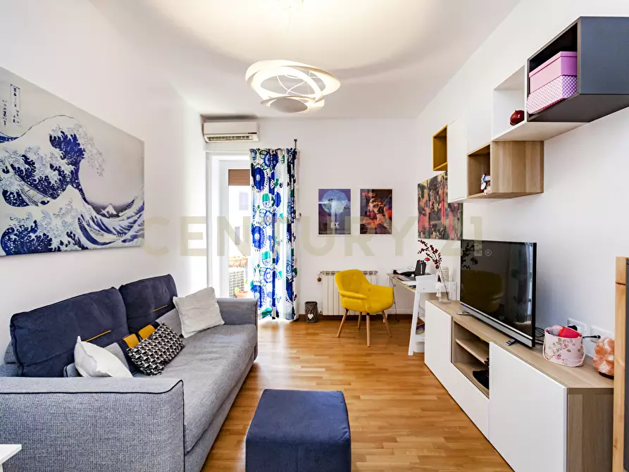 Immagine 1 di Trilocale in vendita  in Via Vetulonia 45 a Roma