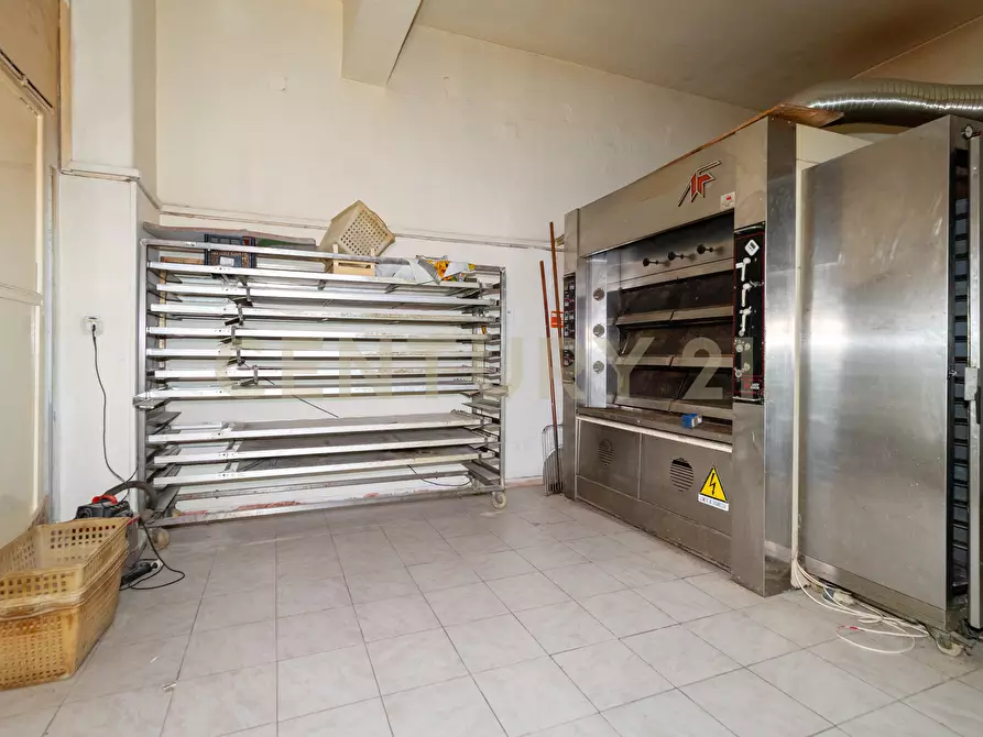 Immagine 29 di Locale commerciale in vendita  in Via Giacomo Leopardi 127 a Catania