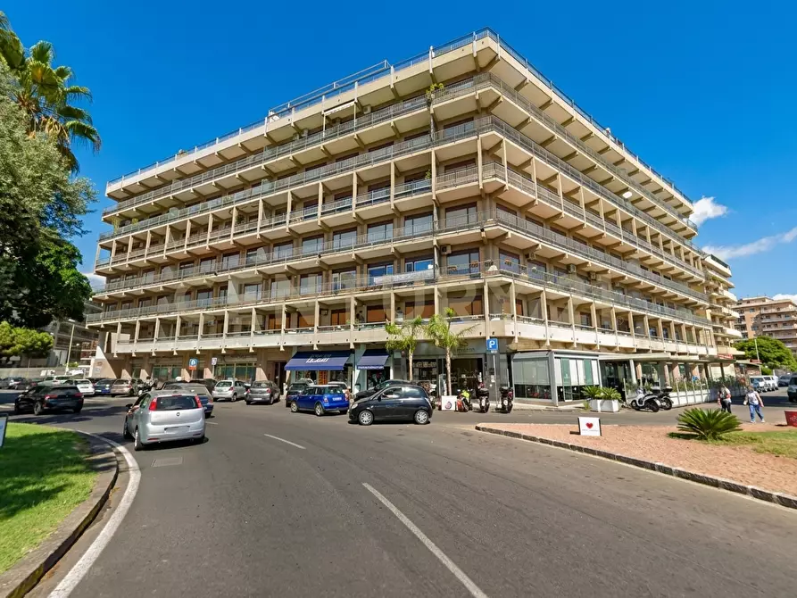 Immagine 1 di Garage in affitto  in Piazza Europa 13 a Catania