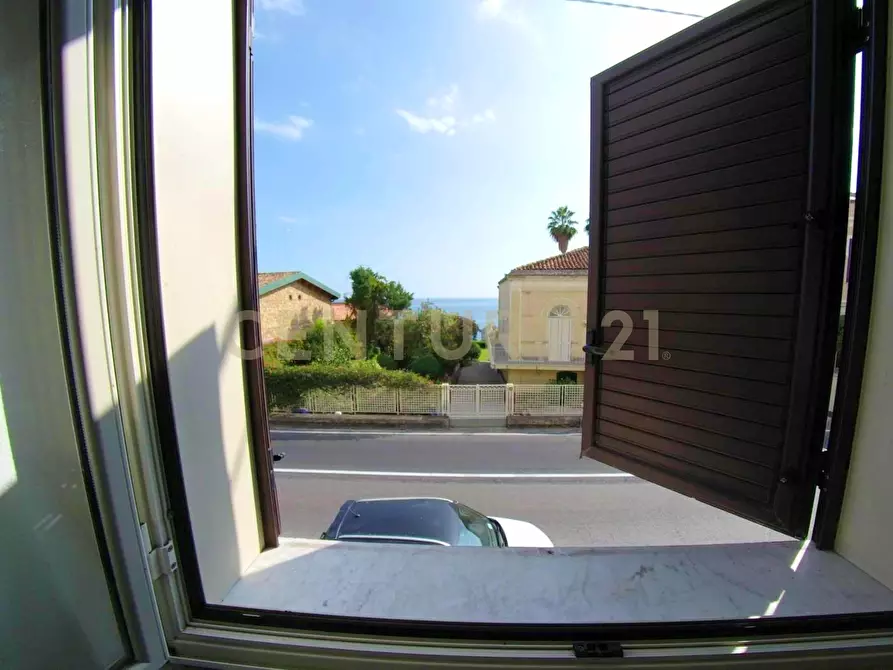 Immagine 24 di Villa in vendita  in Via Livorno 97 a Aci Castello