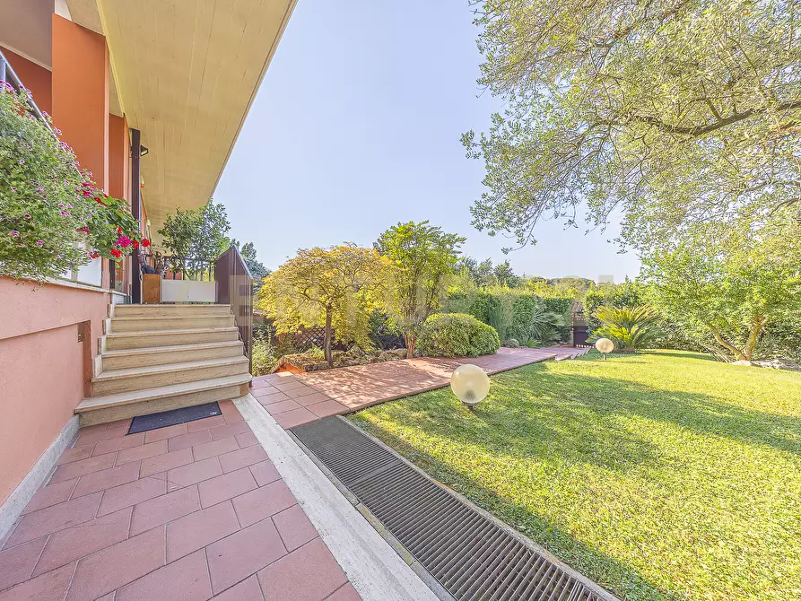 Immagine 8 di Villetta a schiera in vendita  in Via Cassia 1530 a Roma