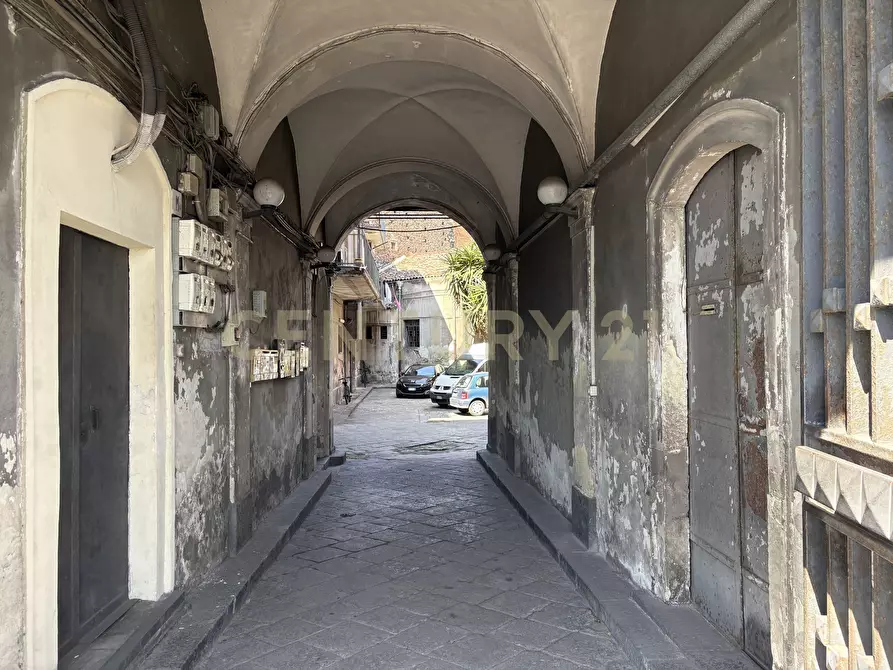 Immagine 8 di Locale commerciale in vendita  in Via 6 Aprile 61 a Catania