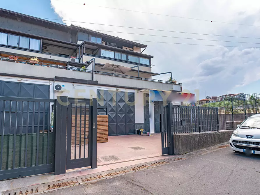 Immagine 1 di Locale commerciale in vendita  in Viale San Teodoro 4i a Catania