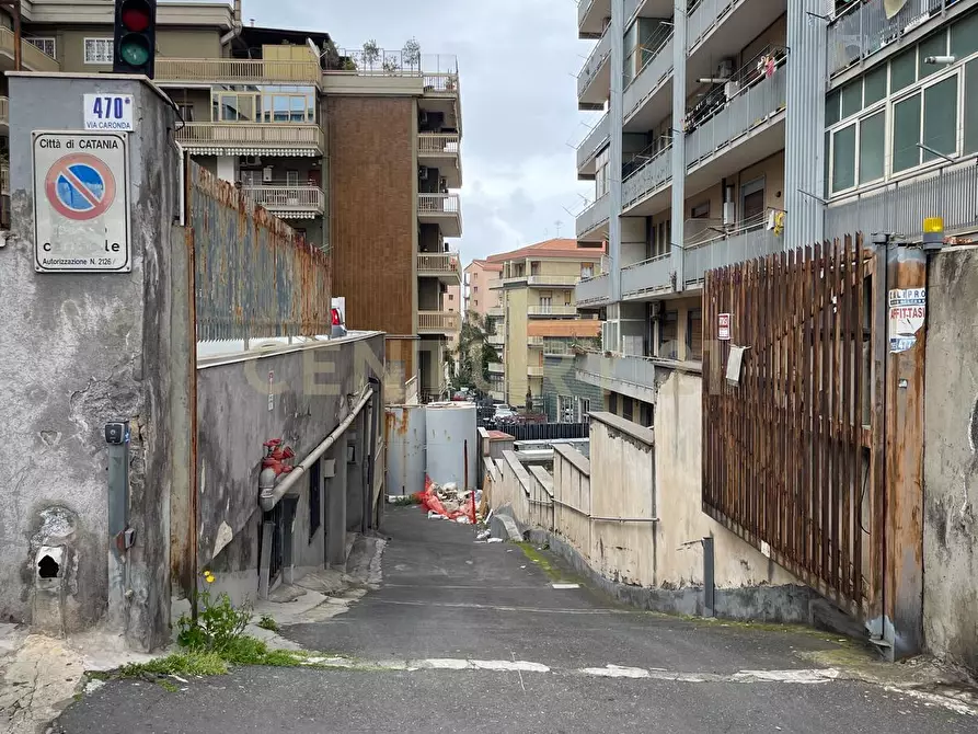 Immagine 1 di Garage in vendita  in Via Caronda 470 a Catania
