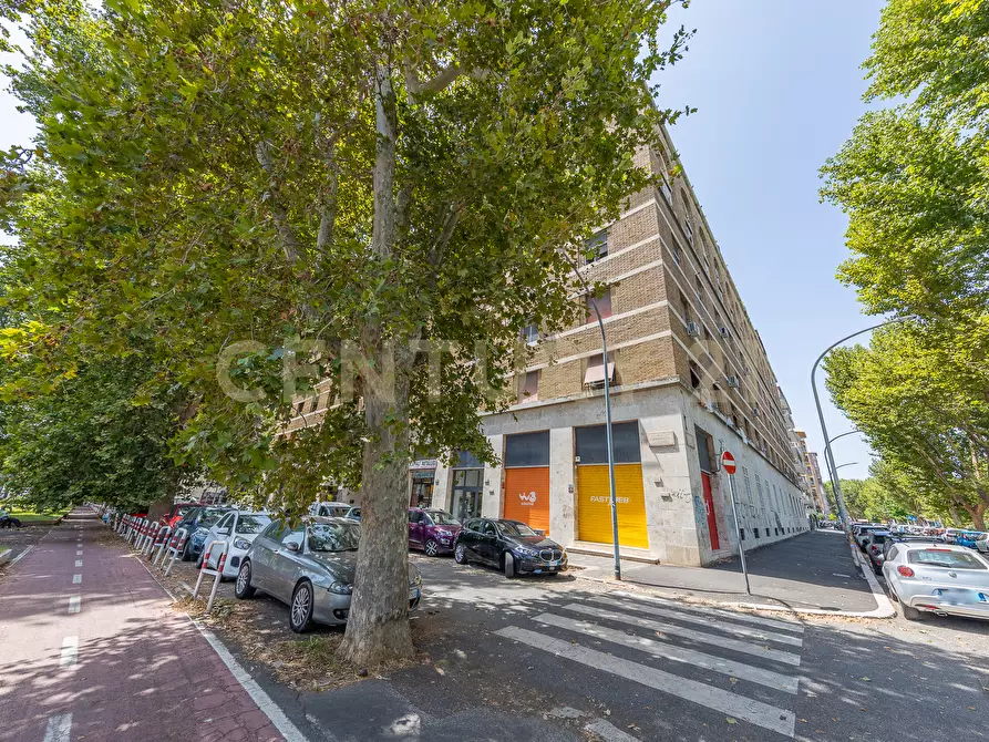 Immagine 4 di Trilocale in vendita  in Via Rosa Guarnieri Carducci 3 a Roma