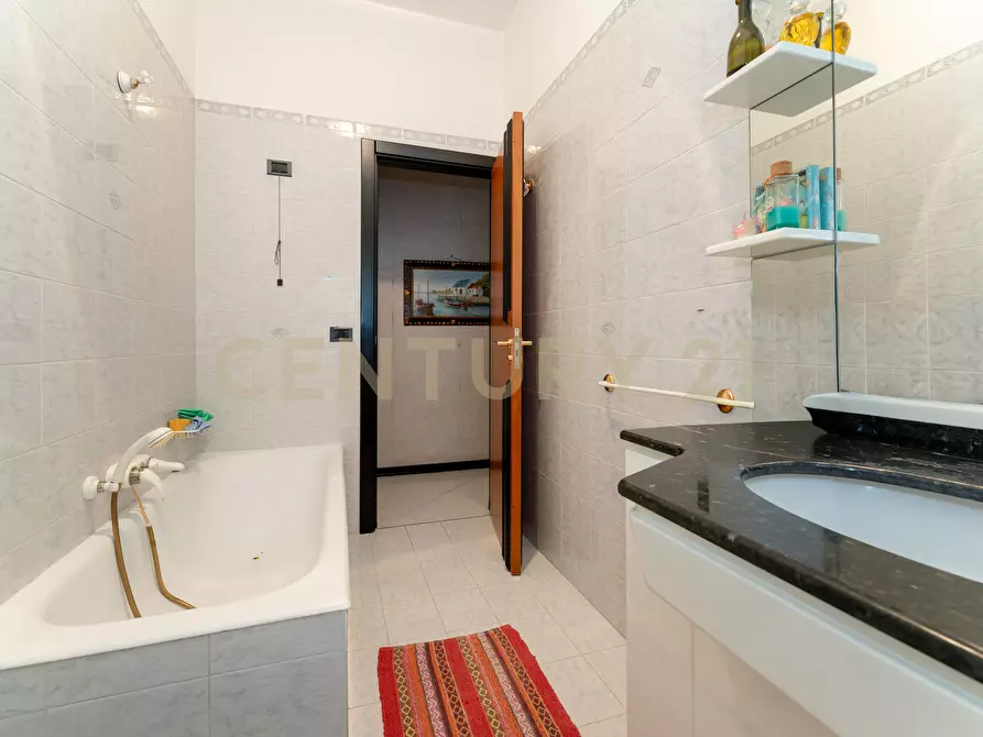 Immagine 20 di Trilocale in vendita  in Via Zuccarelli 70 a Catania