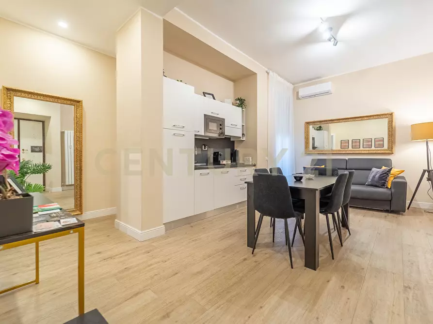 Immagine 3 di Bilocale in vendita  in Via Girolamo Benzoni a Roma