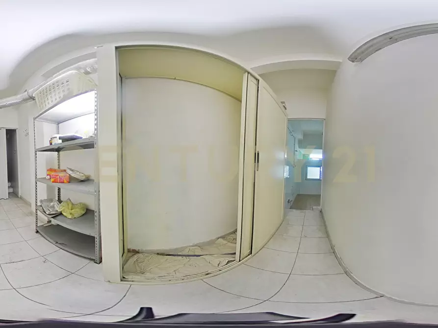 Immagine 32 di Locale commerciale in vendita  in Via Cagliari 51 a Catania