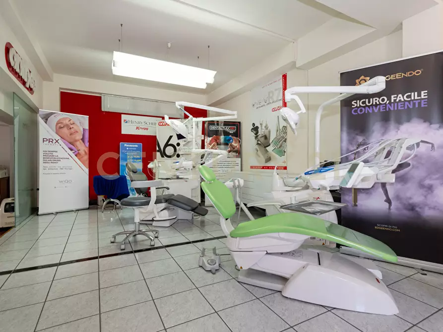 Immagine 10 di Pentalocale in vendita  in Via Pietra dell'Ova 396396 a Tremestieri Etneo