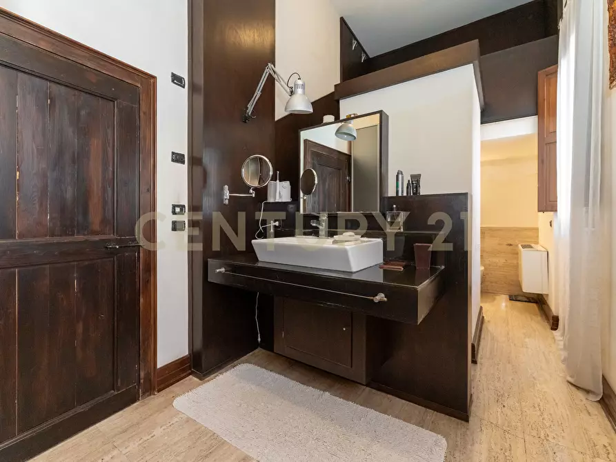 Immagine 30 di Appartamento in vendita  in Via del Vecchio Bastione 5 a Catania