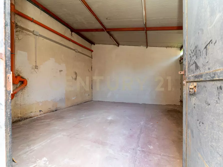 Immagine 13 di Garage in vendita  in Via Antonio de Curtis 27 a Misterbianco