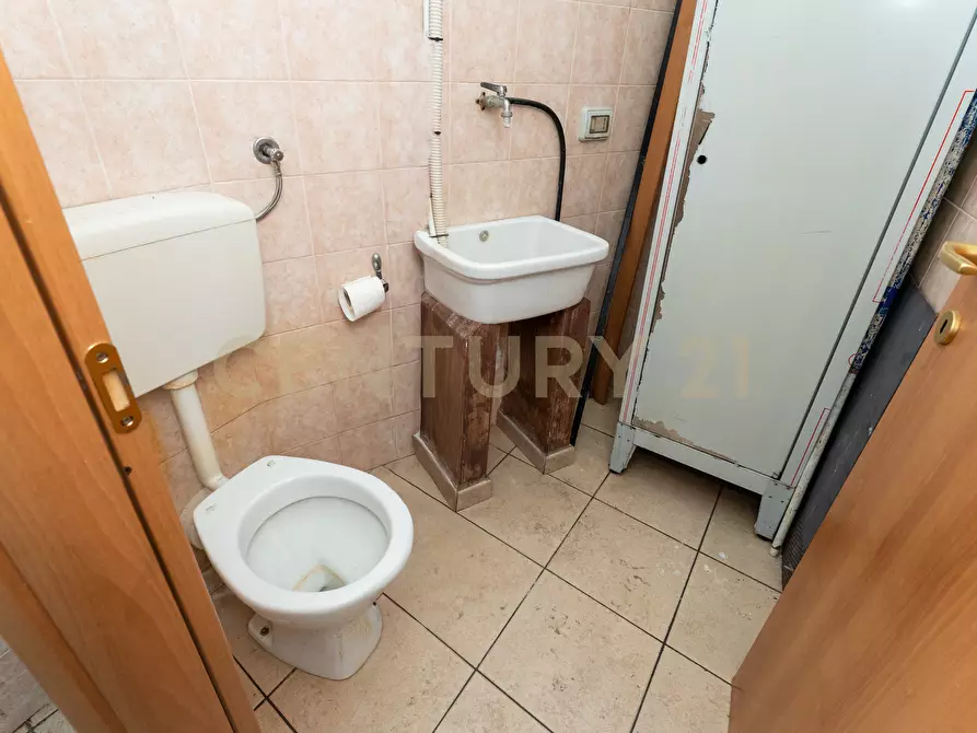 Immagine 22 di Bar / Ristorante in vendita  in Viale Papa Giovanni XXIII 46 a Camporotondo Etneo