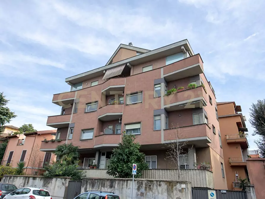 Immagine 24 di Bilocale in vendita  in Via Aurelia 301 a Roma