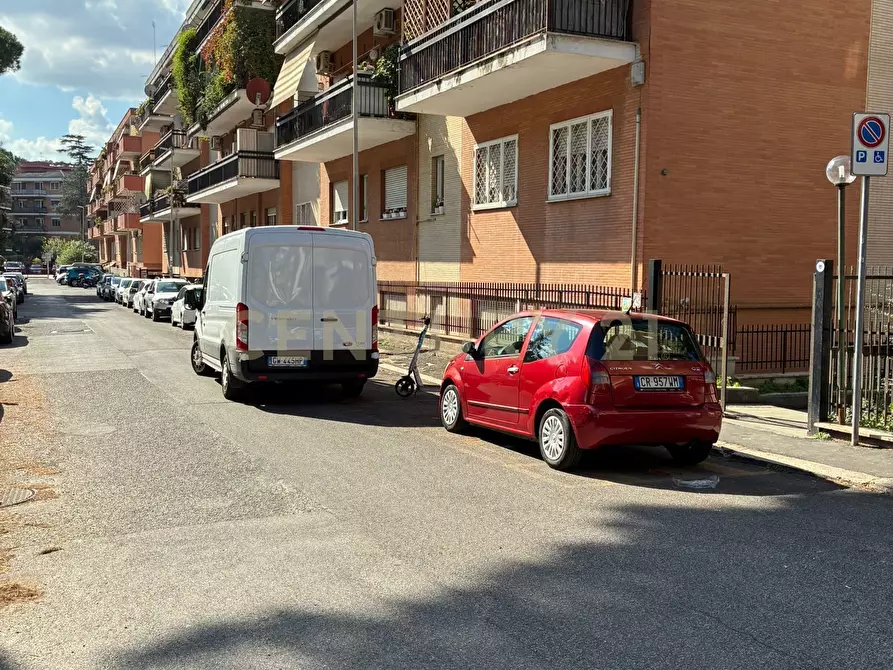 Immagine 3 di Garage in vendita  in Via Chiusi 80 a Roma