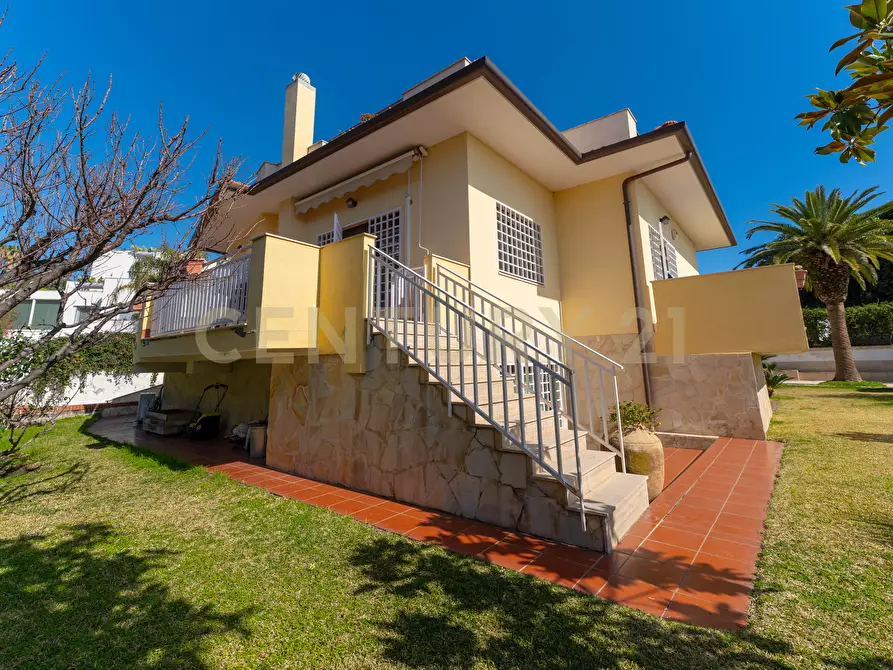 Immagine 28 di Villa in vendita  in Via Antonello da Messina 57 a Aci Castello