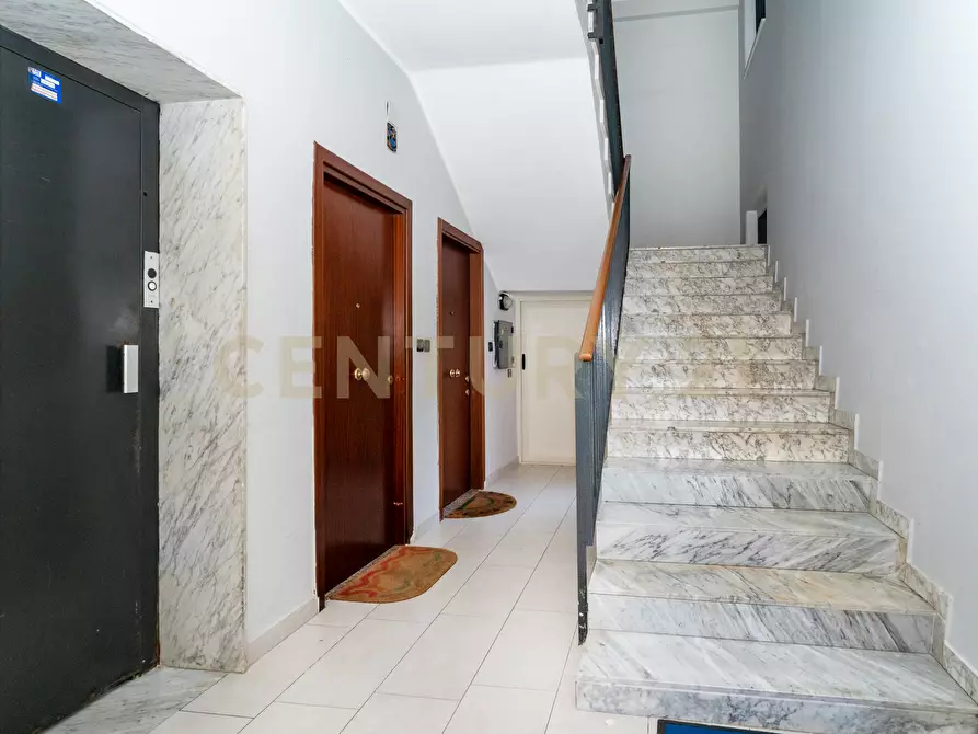 Immagine 5 di Pentalocale in vendita  in Via Carrubella 155 a Gravina Di Catania