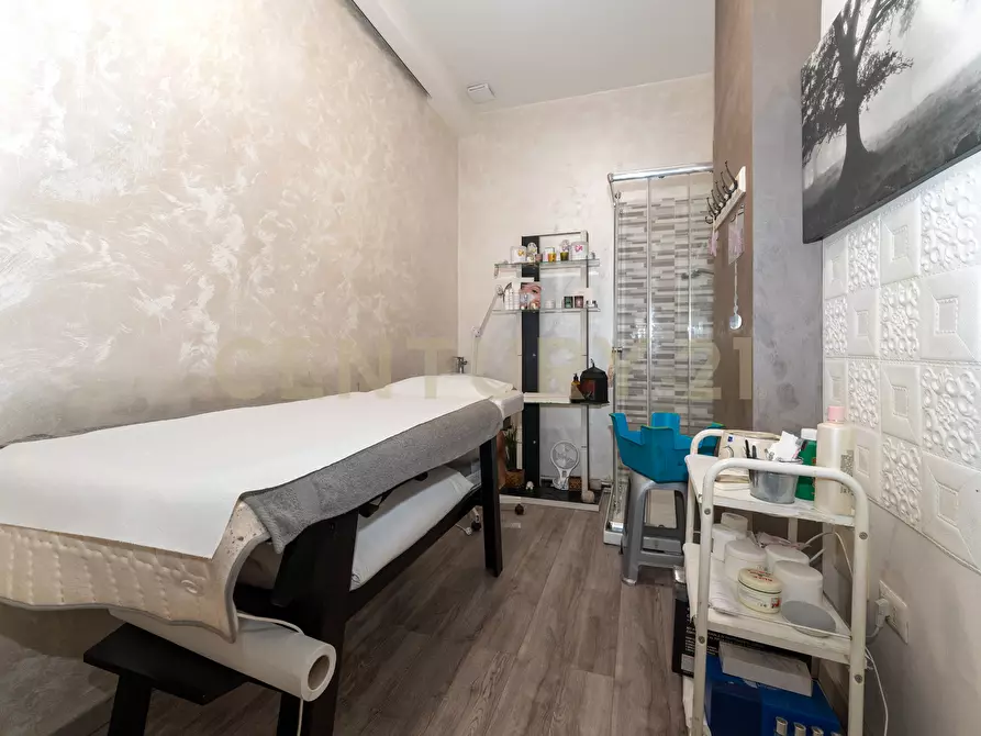 Immagine 30 di Locale commerciale in vendita  in Via del Bosco 163 a Catania