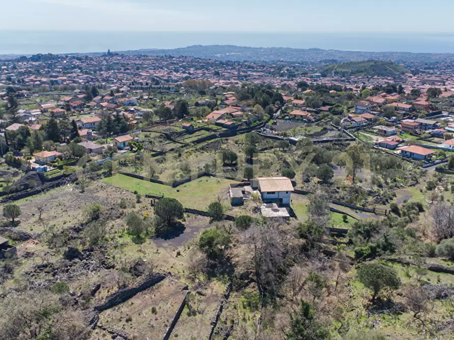 Immagine 4 di Palazzo in vendita  in Via dell'Aria snc a Pedara