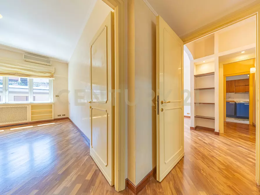 Immagine 41 di Trilocale in vendita  in Via Bevagna 56 a Roma