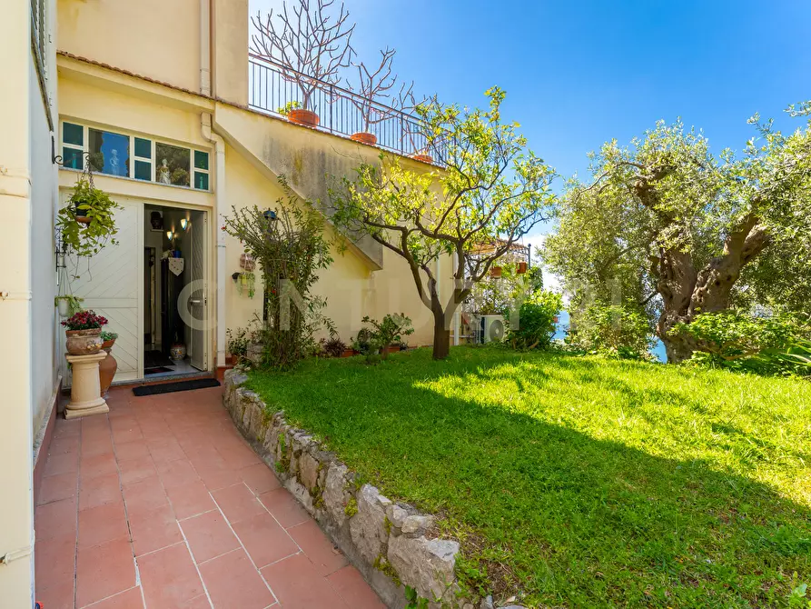 Immagine 3 di Villa in vendita  in Via Leonardo Da Vinci 5 a Taormina