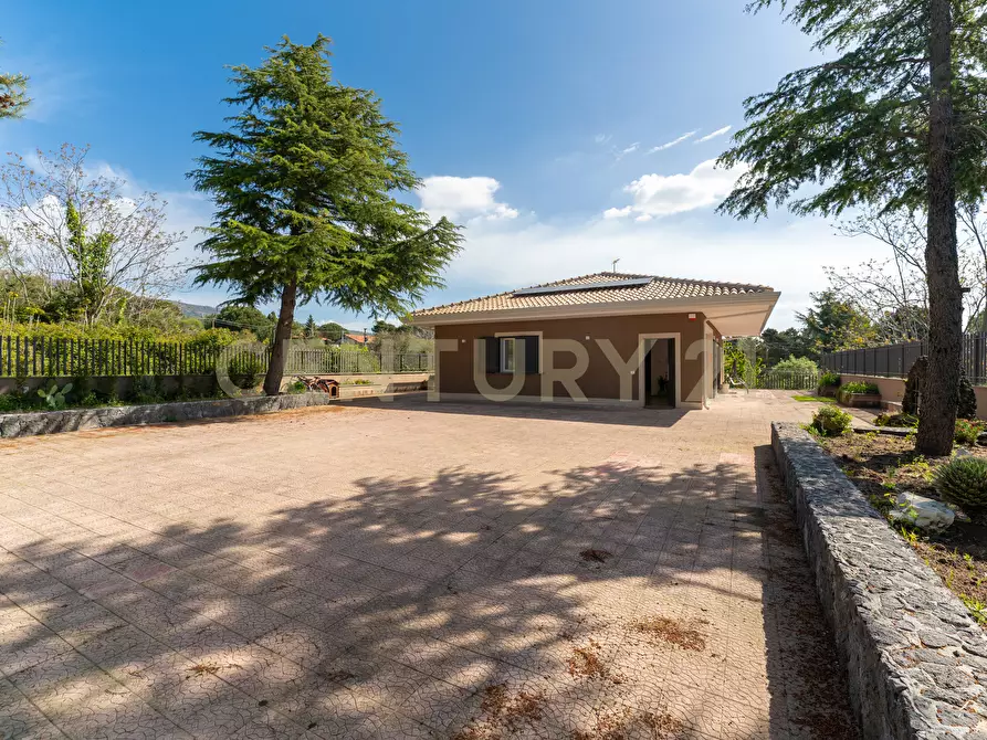 Immagine 1 di Villa in vendita  in Via Palermo 82 a Nicolosi