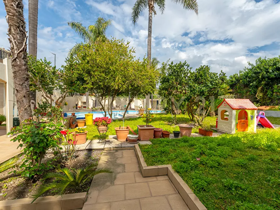 Immagine 10 di Villa in vendita  in Via G. Pezzana 11 a Aci Castello