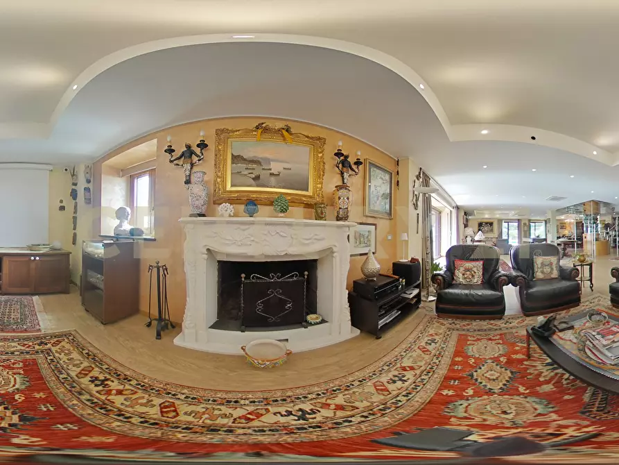 Immagine 19 di Villa in vendita  in Via Brinzio 20 a Aci Catena