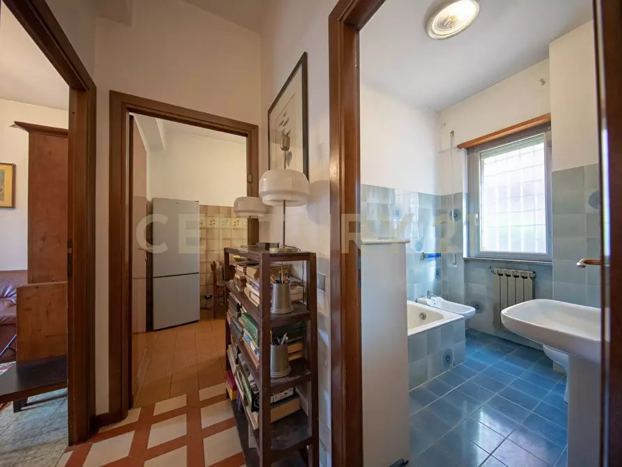Immagine 21 di Bilocale in vendita  in Via Aurelia 301 a Roma