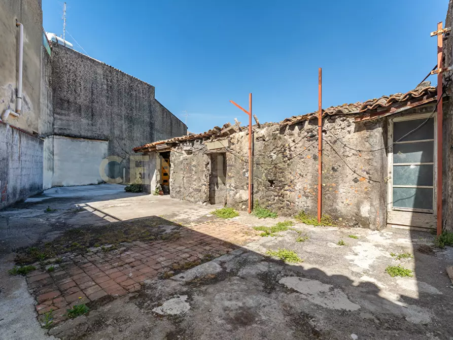 Immagine 12 di Casa indipendente in vendita  in Via San Martino 10 a Camporotondo Etneo