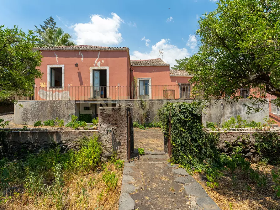 Immagine 1 di Villa in vendita  in Piazza F. M. Scuderi 7 a Viagrande