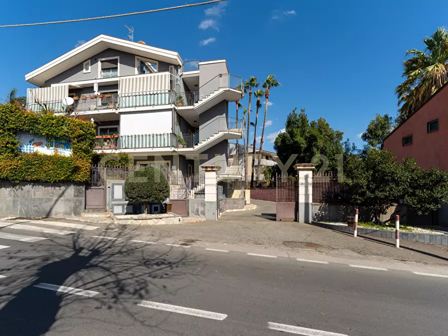 Immagine 3 di Appartamento in vendita  in Via Stazione 12 a Aci Castello