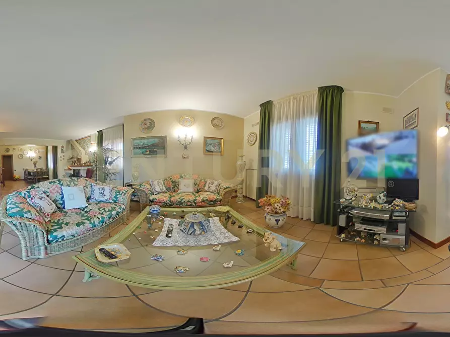 Immagine 104 di Villa in vendita  in Via Salemi 19 a Mascalucia