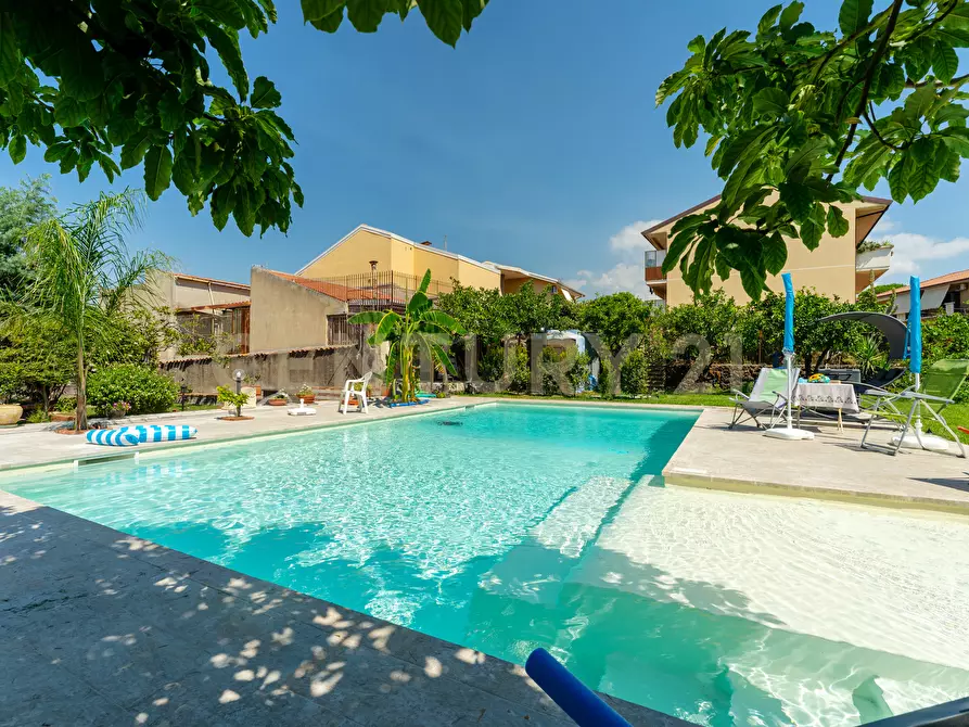 Immagine 7 di Casa bifamiliare in affitto  in VIA ETNEA 168 a Tremestieri Etneo