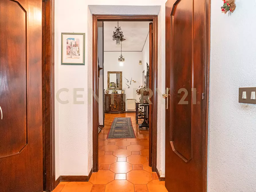 Immagine 12 di Pentalocale in vendita  in Via Pulei 49A a Mascalucia