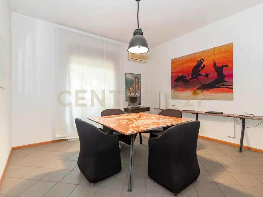 Immagine 16 di Pentalocale in vendita  in Via Convento del Carmine 5 a Tremestieri Etneo