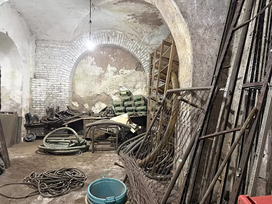 Immagine 52 di Locale commerciale in vendita  in Via 6 Aprile 59 a Catania