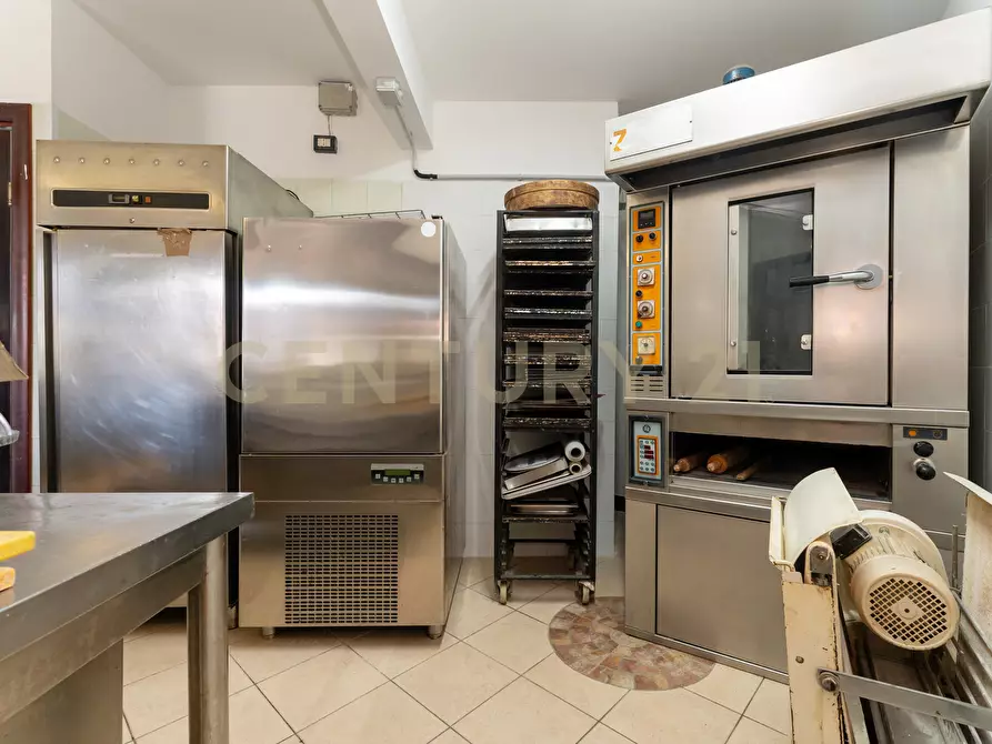 Immagine 36 di Bar / Ristorante in vendita  in Viale Papa Giovanni XXIII 46 a Camporotondo Etneo
